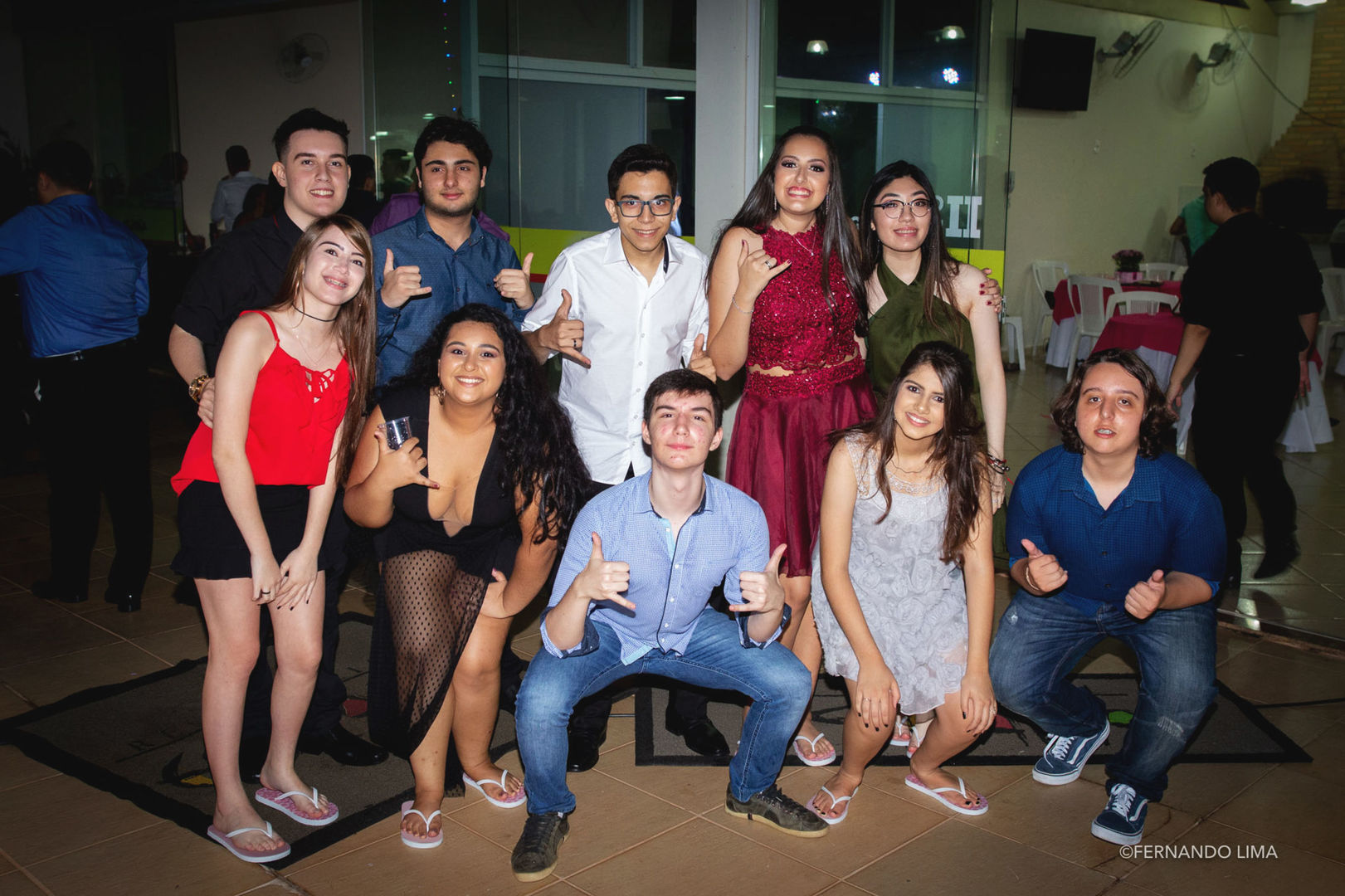 Foto Debutante Gisele, fazendo a festa com os amigos. Foto Debutante Gisele, fazendo a festa com os amigos. - Imagem 34