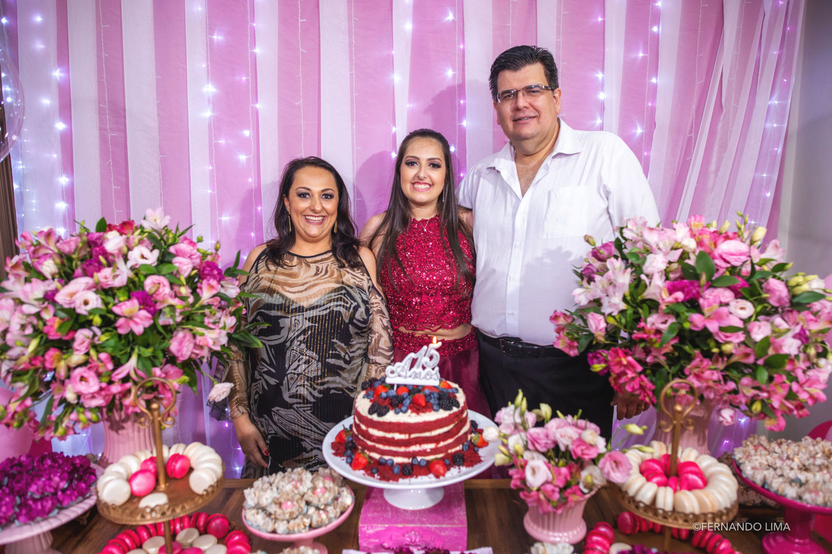 Foto Debutante Gisele, fazendo a festa com os amigos. Foto Debutante Gisele, fazendo a festa com os amigos. - Imagem 37