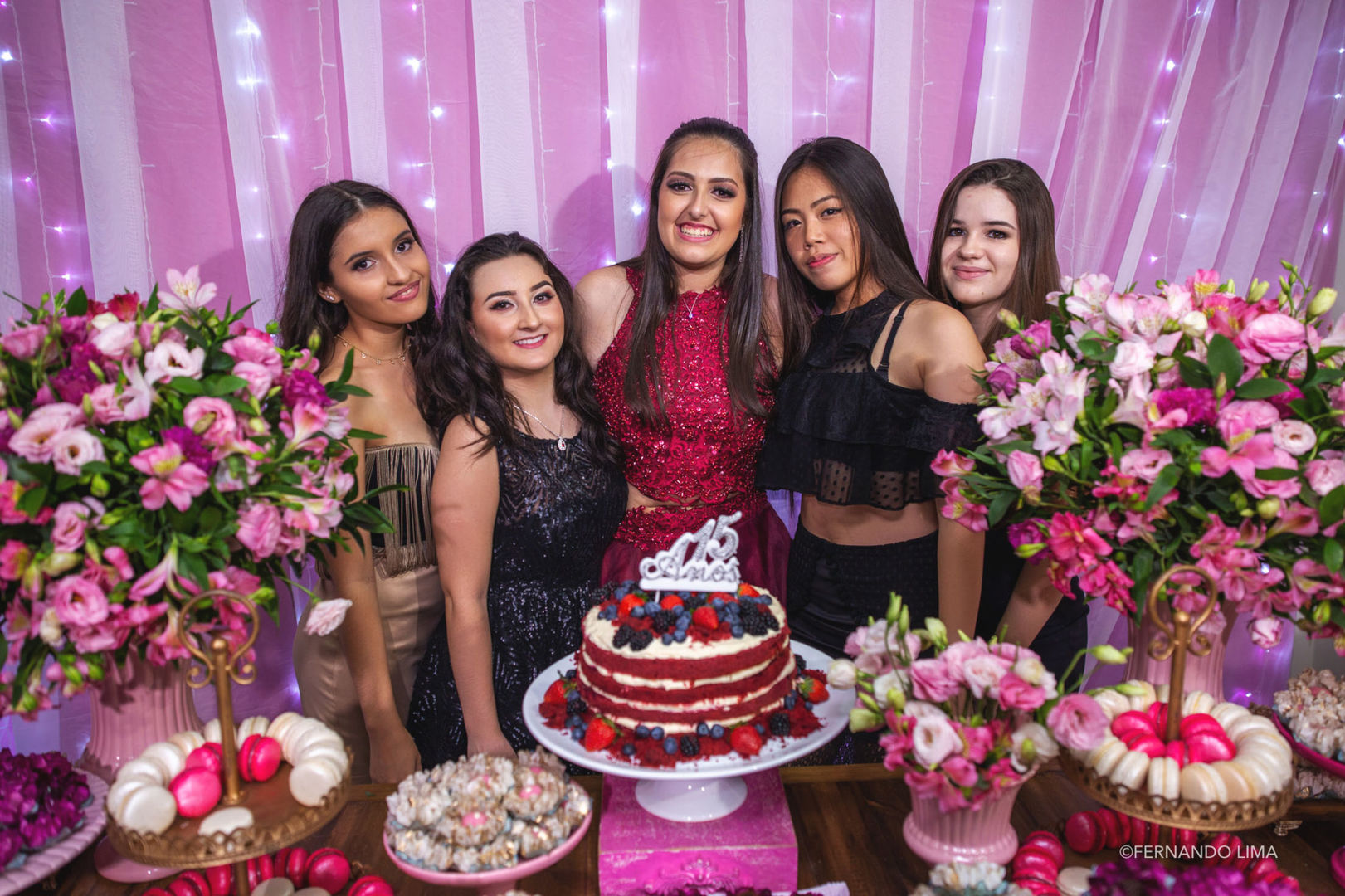 Foto Debutante Gisele, fazendo a festa com os amigos. Foto Debutante Gisele, fazendo a festa com os amigos. - Imagem 38