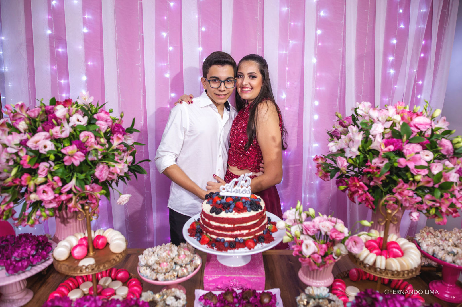 Foto Debutante Gisele, fazendo a festa com os amigos. Foto Debutante Gisele, fazendo a festa com os amigos. - Imagem 39