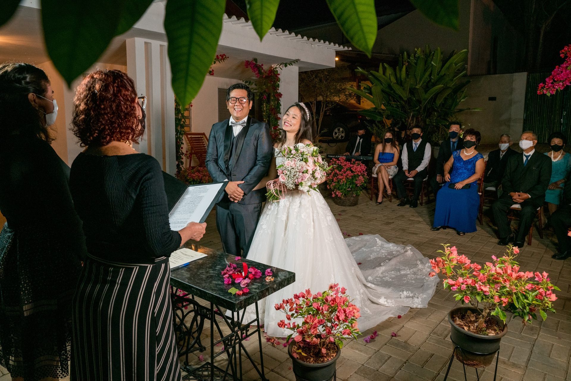 Foto MICRO CASAMENTO LILIAN E LEANDRO, NA CASA DOS PAIS DA NOIVA Foto MICRO CASAMENTO LILIAN E LEANDRO, NA CASA DOS PAIS DA NOIVA - Imagem 37