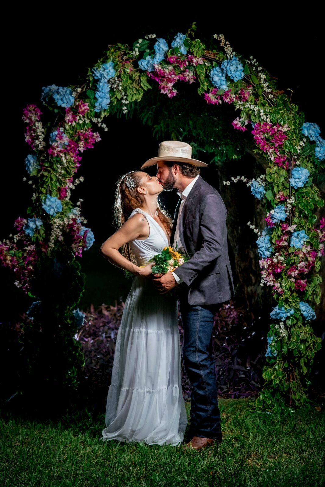 Foto CASAMENTO CAROL E DANIEL, CONDOMÍNIO DOS ARAÇÁS ARAÇATUBA SP Foto CASAMENTO CAROL E DANIEL, CONDOMÍNIO DOS ARAÇÁS ARAÇATUBA SP - Imagem 29