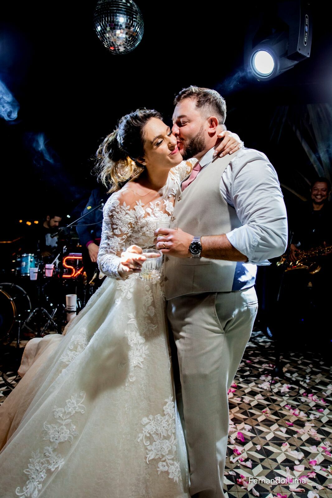 Foto CASAMENTO ANA PAULA E LUIZ FERNANDO, NO POR DO SOL DO INTERIOR Foto CASAMENTO ANA PAULA E LUIZ FERNANDO, NO POR DO SOL DO INTERIOR - Imagem 81