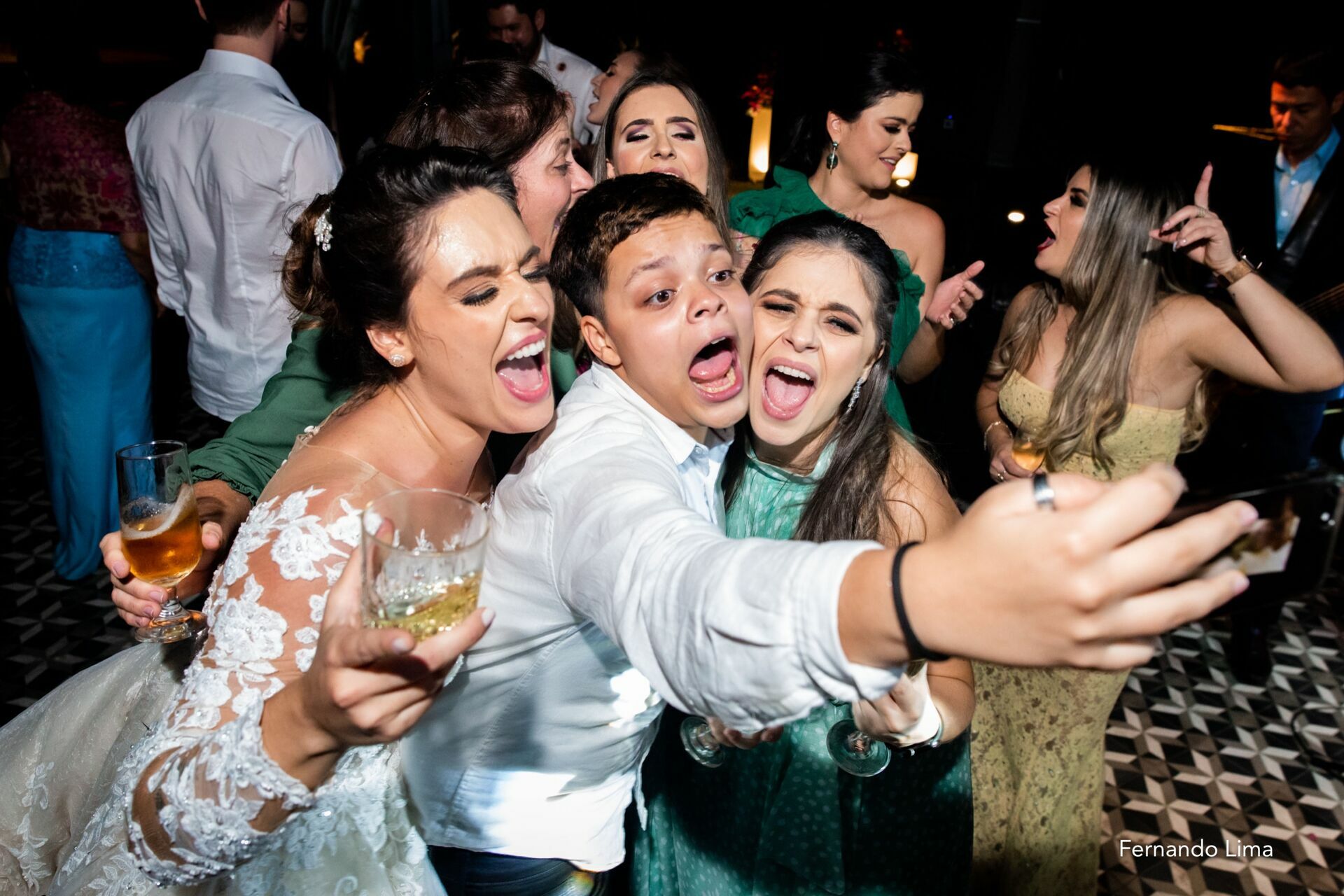 Foto CASAMENTO ANA PAULA E LUIZ FERNANDO, NO POR DO SOL DO INTERIOR Foto CASAMENTO ANA PAULA E LUIZ FERNANDO, NO POR DO SOL DO INTERIOR - Imagem 77
