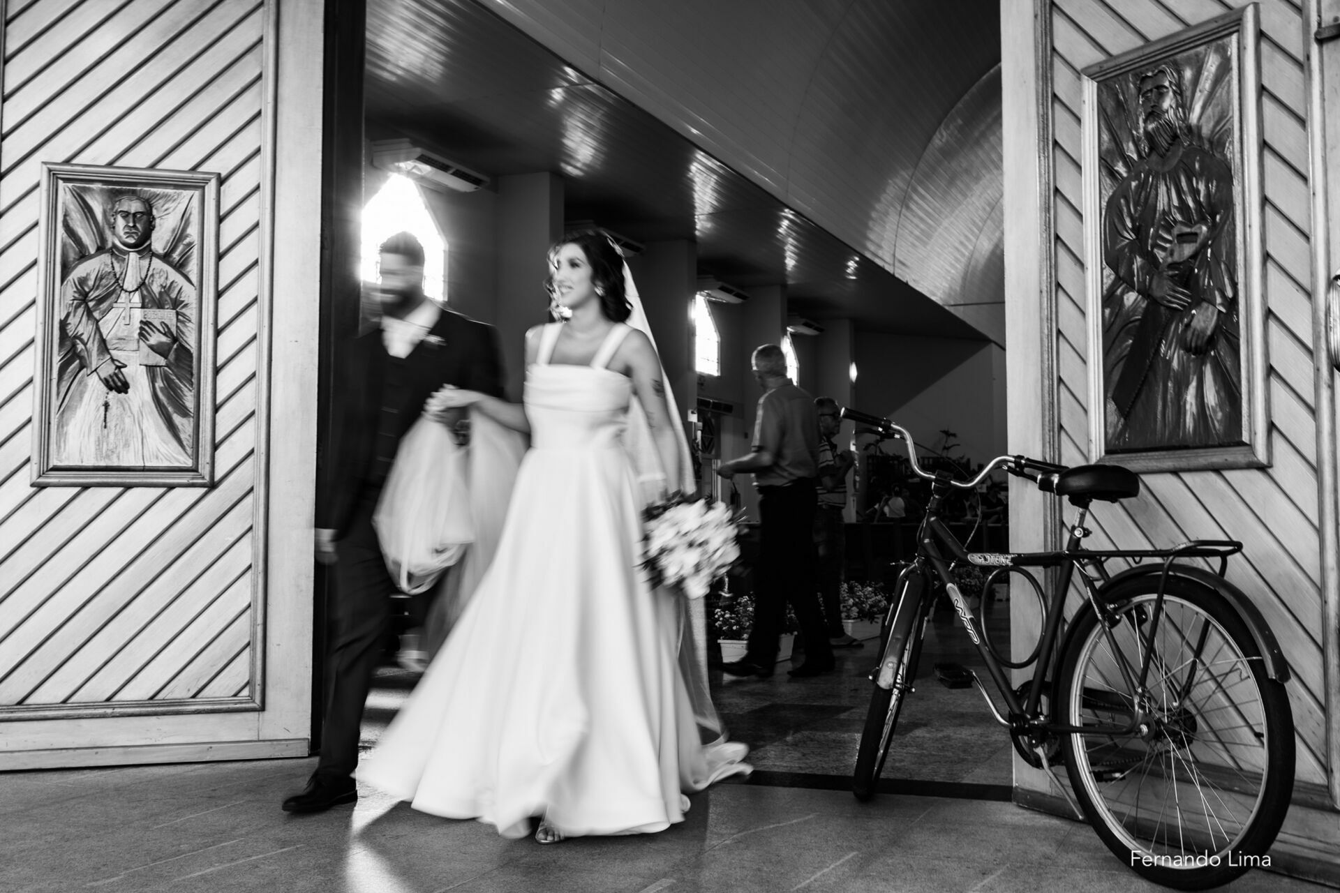 Foto CASAMENTO DE BIANCA E MATHEUS: UMA CELEBRAÇÃO LINDA NA IGREJA PARAÍSO - Imagem 25