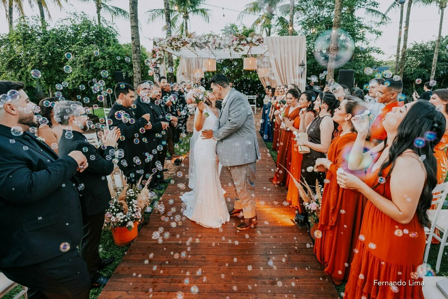 CASAMENTO DE ÉRIKA E TIAGO: UMA CELEBRAÇÃO INESQUECÍVEL AO ENTARDECER NO CALIFORNIA EVENTOS