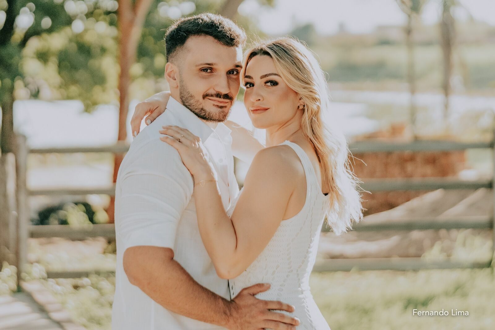 Foto ENSAIO PRÉ-WEDDING DE MARIANA E RENAN: UM PÔR DO SOL INCRÍVEL NA QUINTA DO SARDÃO EM GUARARAPES Foto ENSAIO PRÉ-WEDDING DE MARIANA E RENAN: UM PÔR DO SOL INCRÍVEL NA QUINTA DO SARDÃO EM GUARARAPES - Imagem 2
