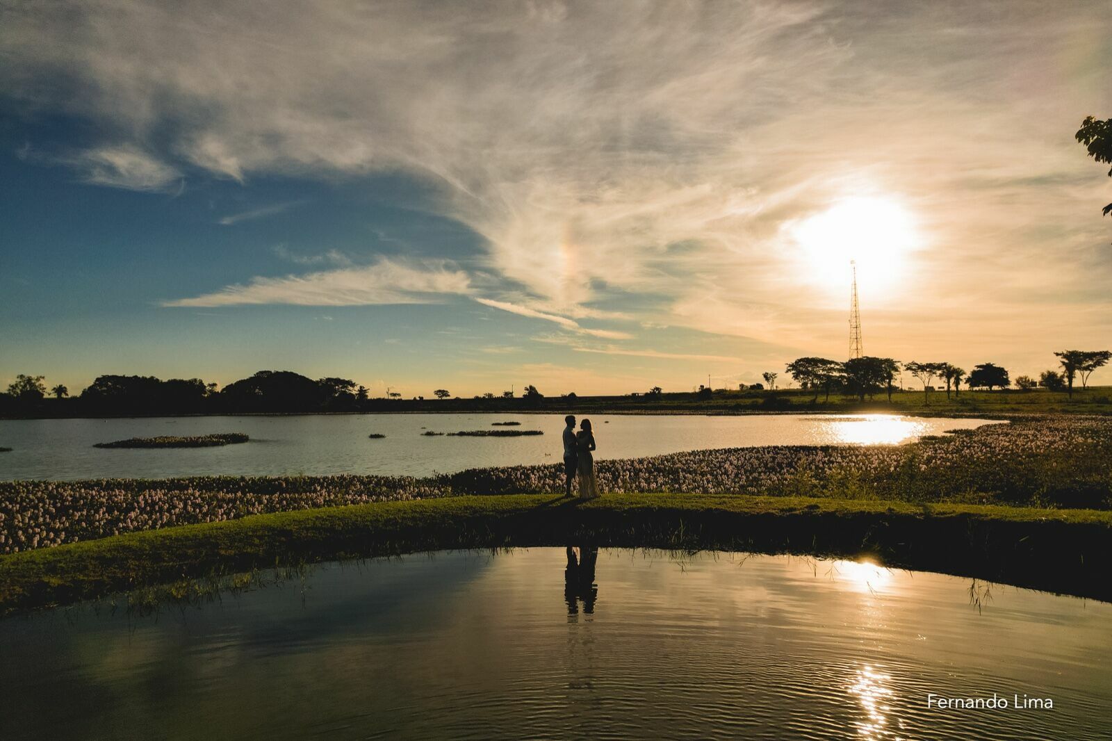 Foto ENSAIO PRÉ-WEDDING DE MARIANA E RENAN: UM PÔR DO SOL INCRÍVEL NA QUINTA DO SARDÃO EM GUARARAPES Foto ENSAIO PRÉ-WEDDING DE MARIANA E RENAN: UM PÔR DO SOL INCRÍVEL NA QUINTA DO SARDÃO EM GUARARAPES - Imagem 13