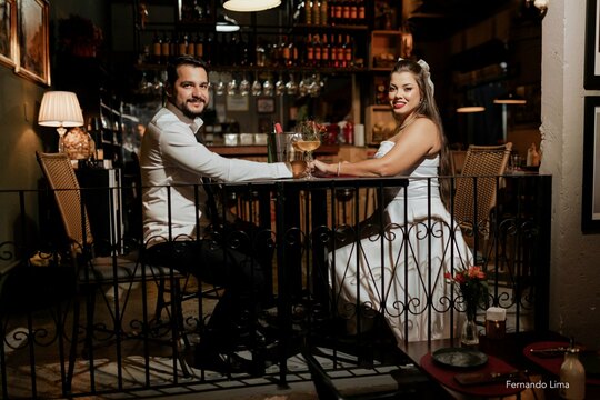 Ensaio Pré-Wedding Boêmio em Bar Rústico em Araçatuba