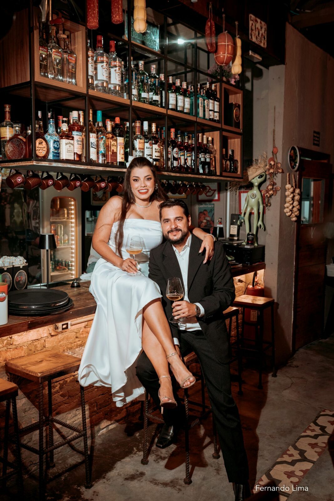 Foto Ensaio Pré-Wedding Boêmio em Bar Rústico em Araçatuba Foto Ensaio Pré-Wedding Boêmio em Bar Rústico em Araçatuba - Imagem 26