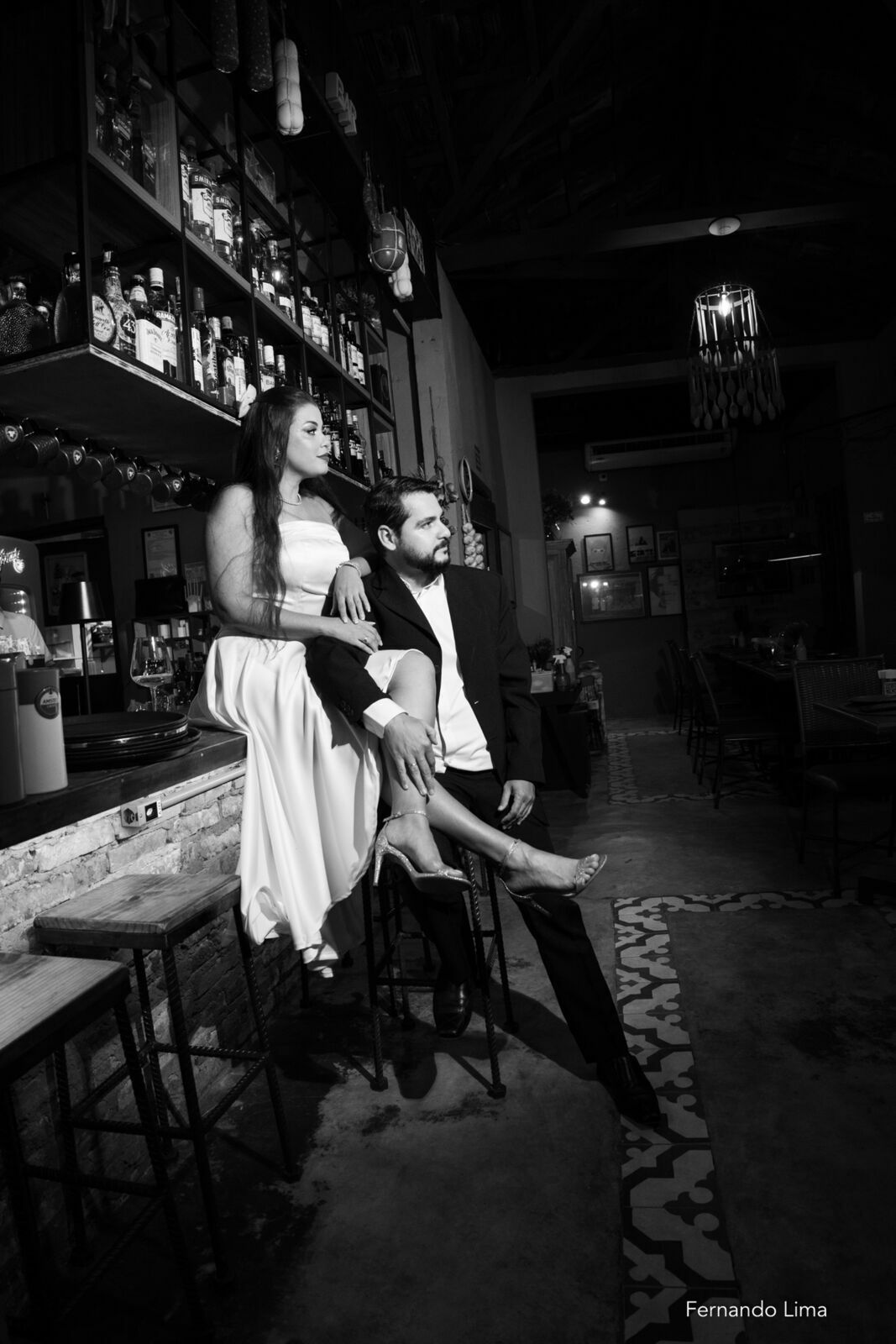 Foto Ensaio Pré-Wedding Boêmio em Bar Rústico em Araçatuba Foto Ensaio Pré-Wedding Boêmio em Bar Rústico em Araçatuba - Imagem 28