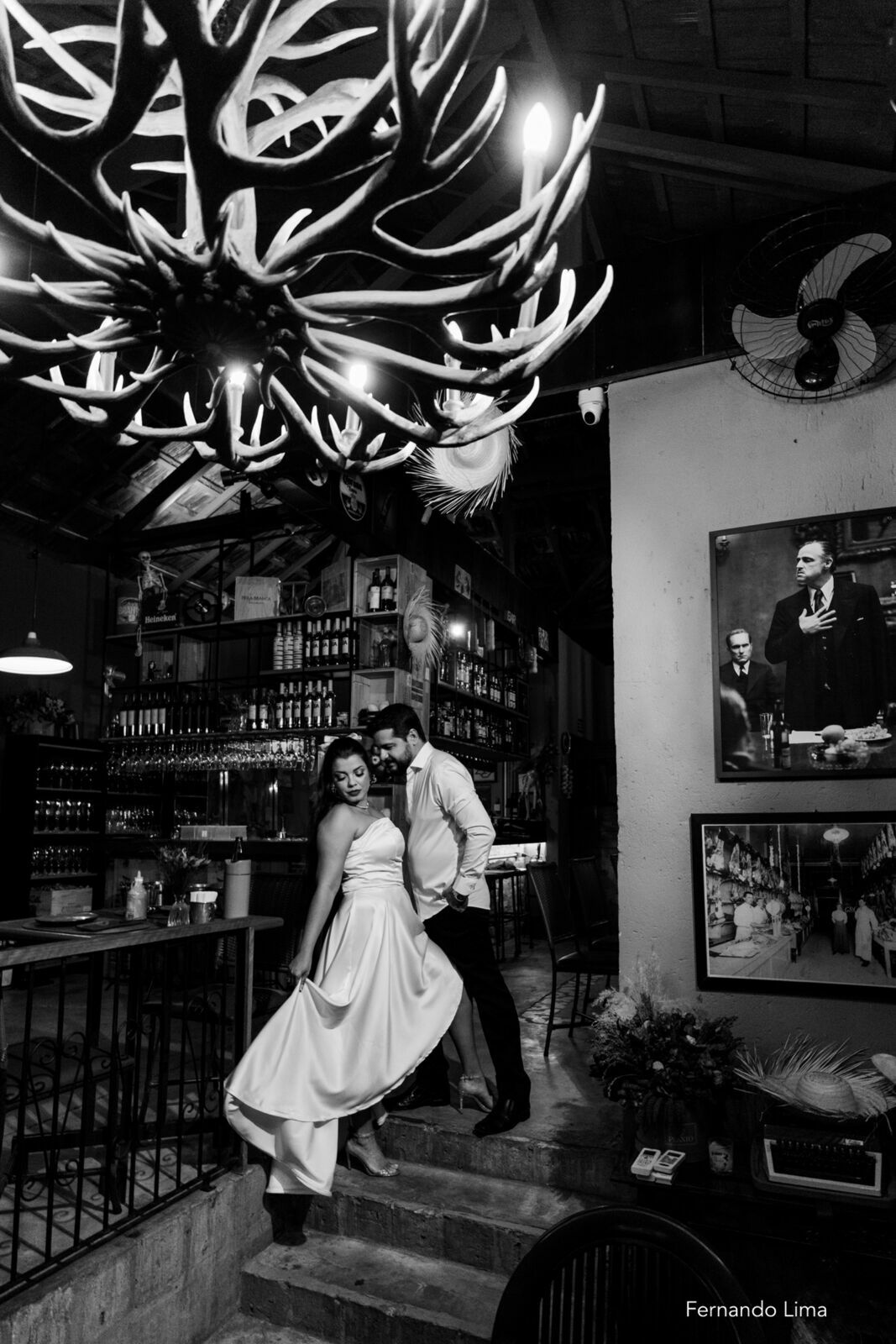 Foto Ensaio Pré-Wedding Boêmio em Bar Rústico em Araçatuba Foto Ensaio Pré-Wedding Boêmio em Bar Rústico em Araçatuba - Imagem 16