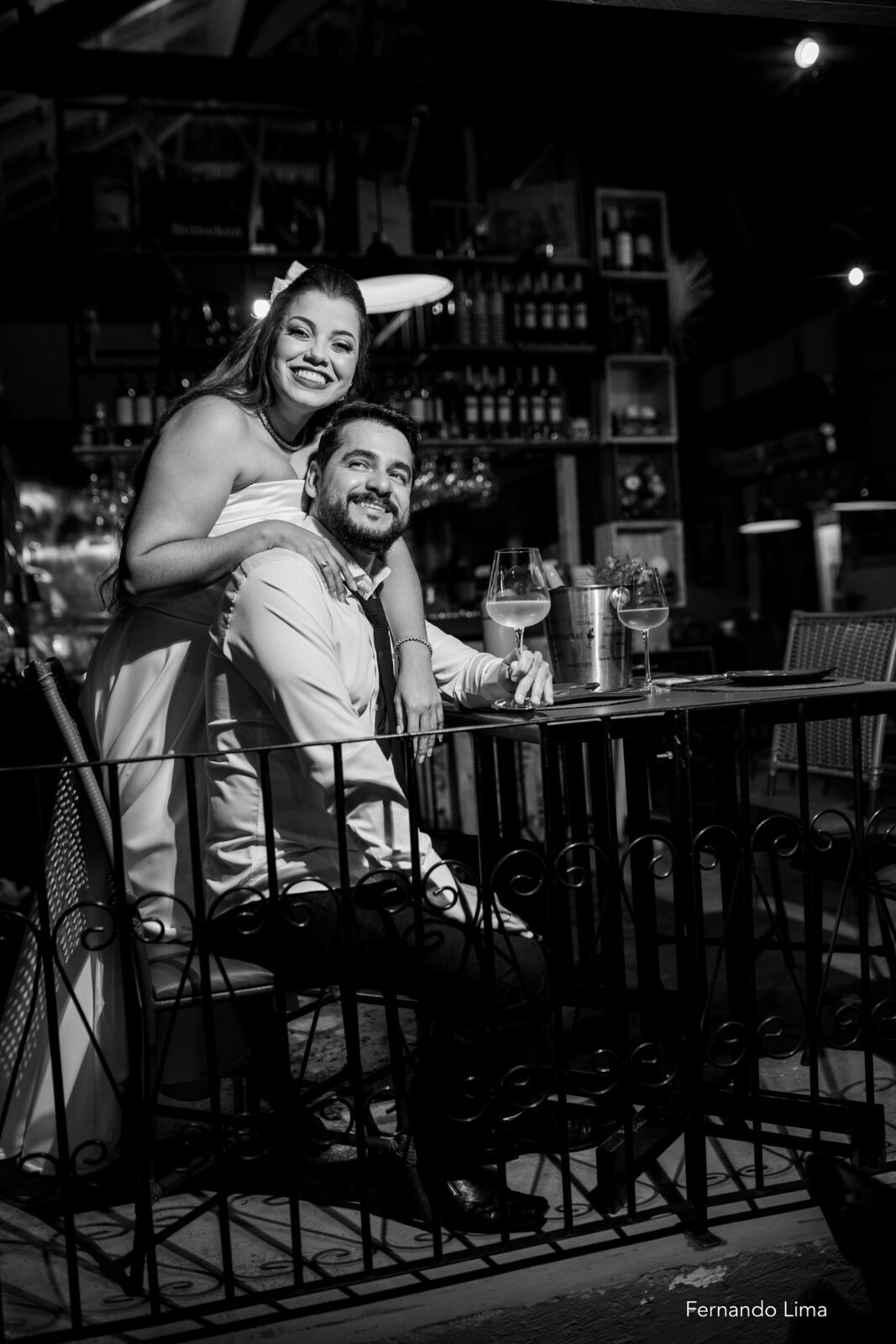 Foto Ensaio Pré-Wedding Boêmio em Bar Rústico em Araçatuba Foto Ensaio Pré-Wedding Boêmio em Bar Rústico em Araçatuba - Imagem 8