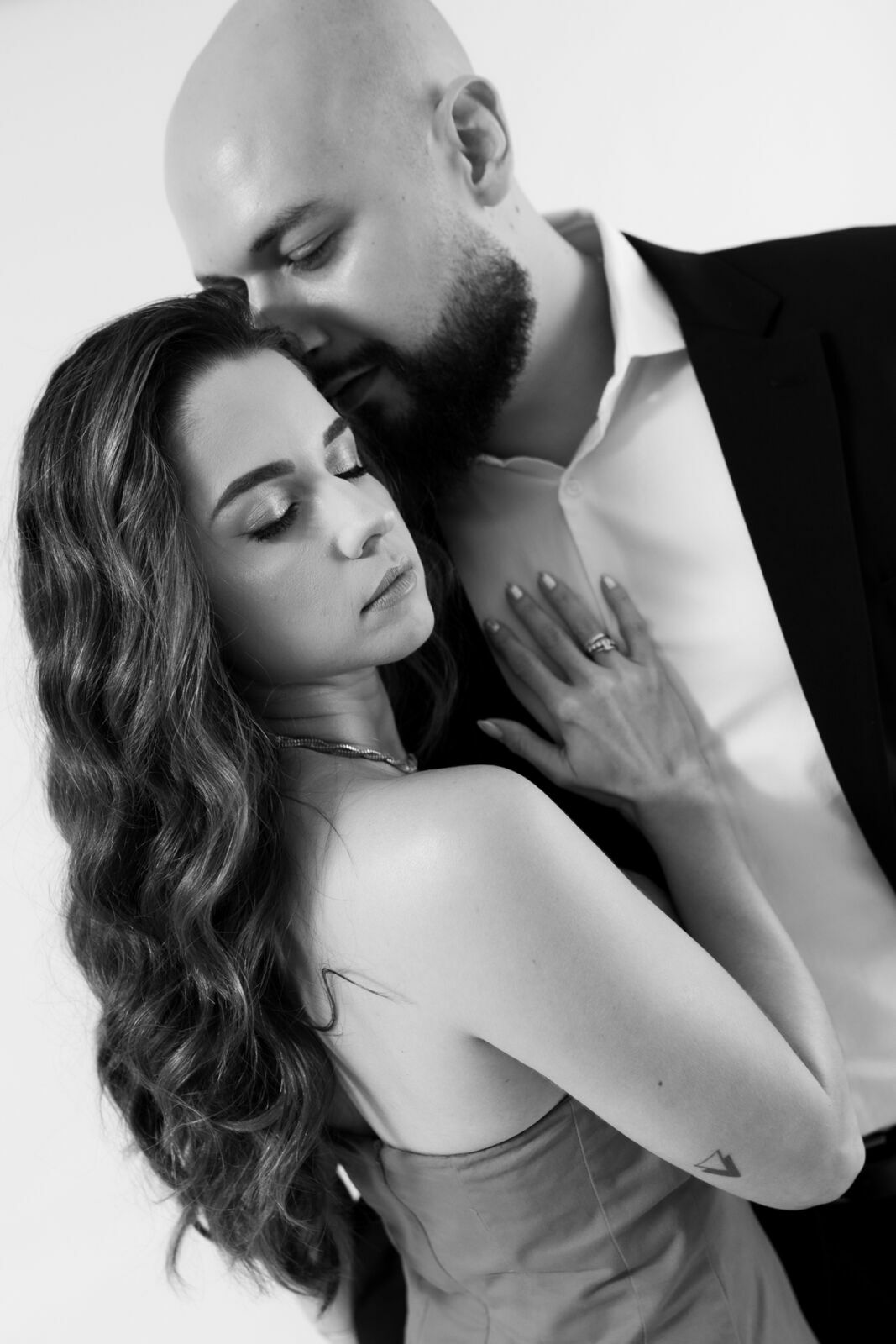 Foto Fotografia de Estúdio Clean e Atemporal  - Gaby e João  - Imagem 4